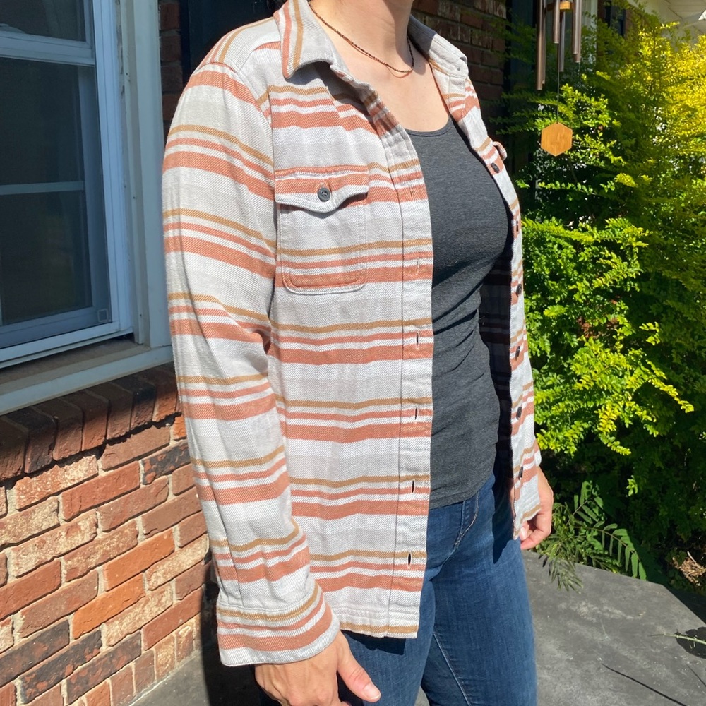 Patagonia Women’s Flannel size 6